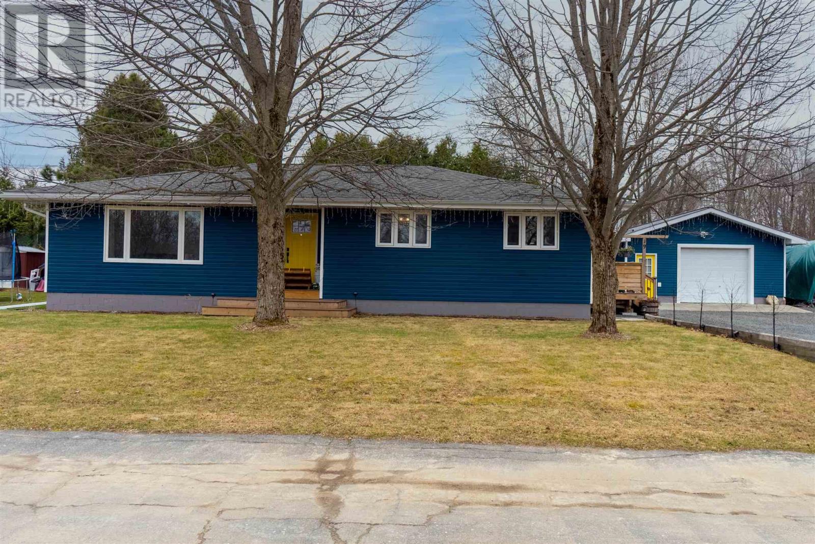 19 Ash St, Blind River, Ontario  P0R 1B0 - Photo 2 - SM260849