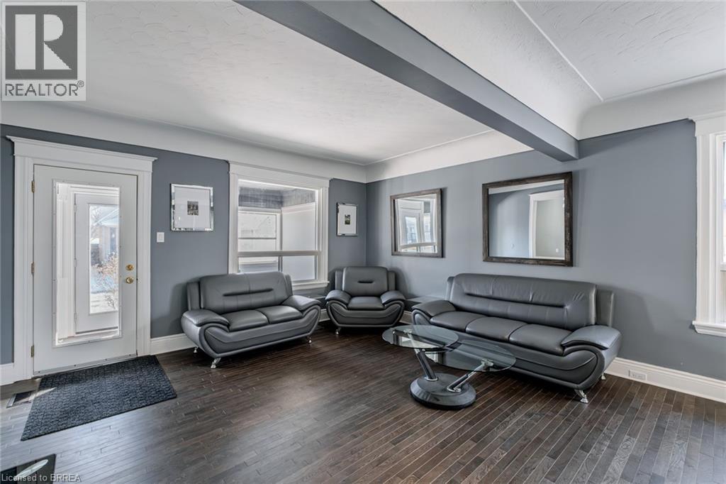42 East 31st Street, Hamilton, Ontario  L8V 3N7 - Photo 4 - 40817665