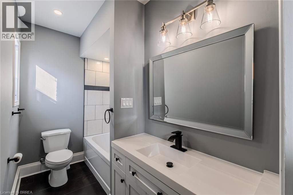 42 East 31st Street, Hamilton, Ontario  L8V 3N7 - Photo 9 - 40817665
