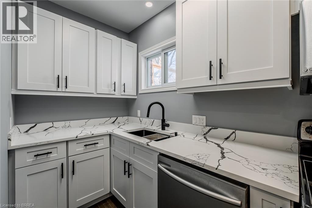 42 East 31st Street, Hamilton, Ontario  L8V 3N7 - Photo 18 - 40817665
