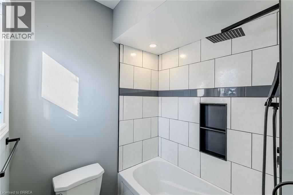 42 East 31st Street, Hamilton, Ontario  L8V 3N7 - Photo 10 - 40817665