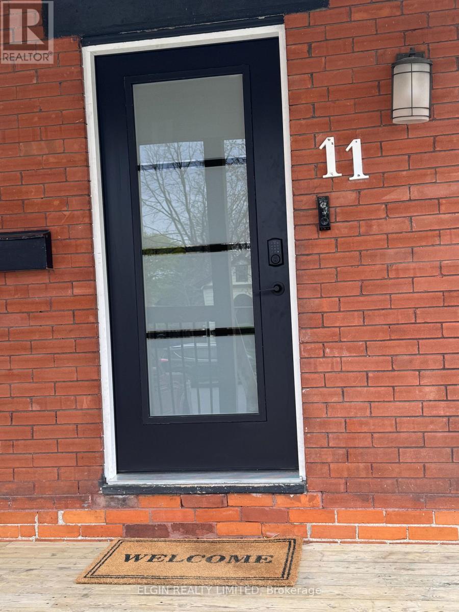 Upper - 11 Forest Avenue, St. Thomas, Ontario  N5R 2J1 - Photo 2 - X13077062