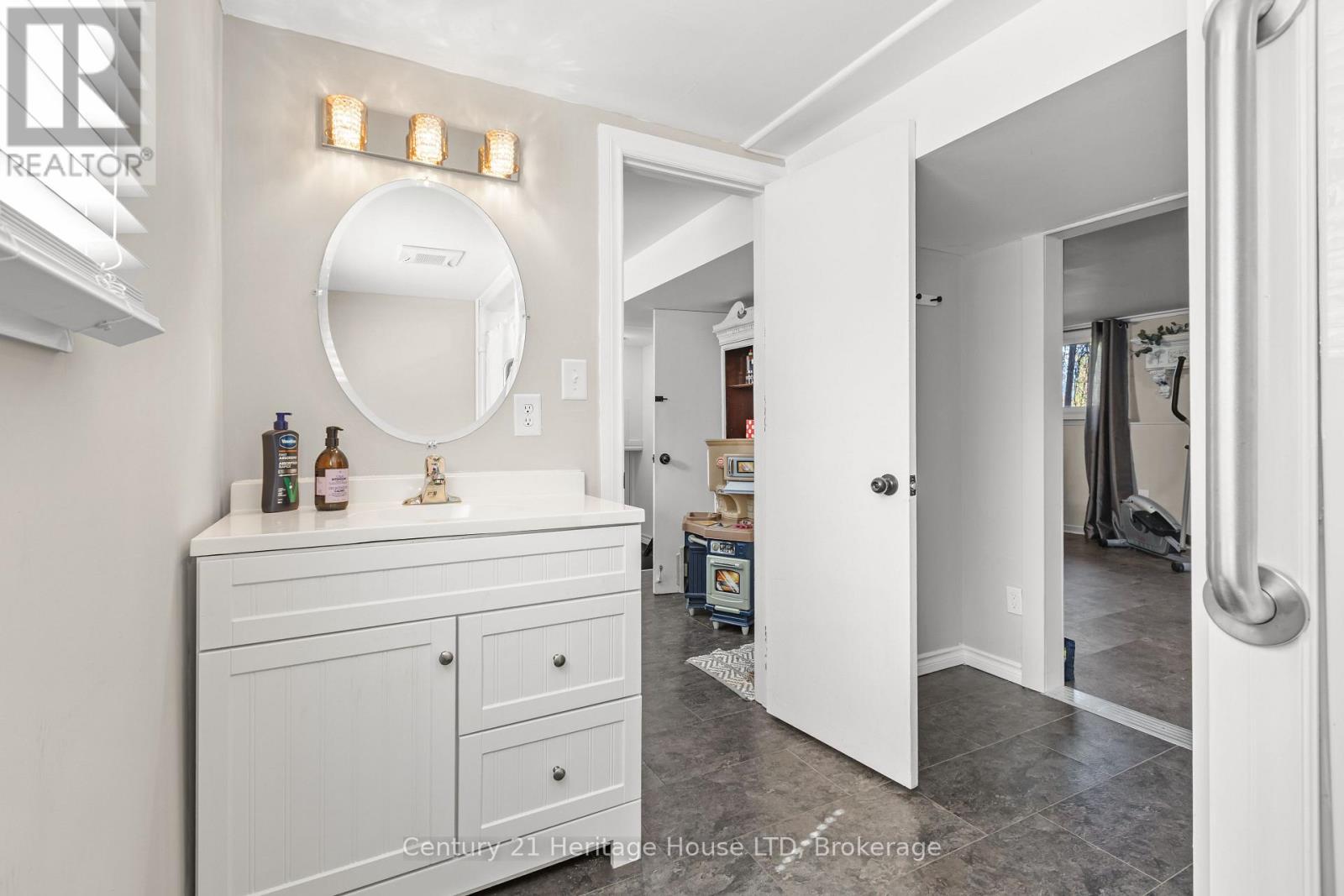 8 Saturn Court, St. Catharines, Ontario  L2M 2T1 - Photo 19 - X12988802