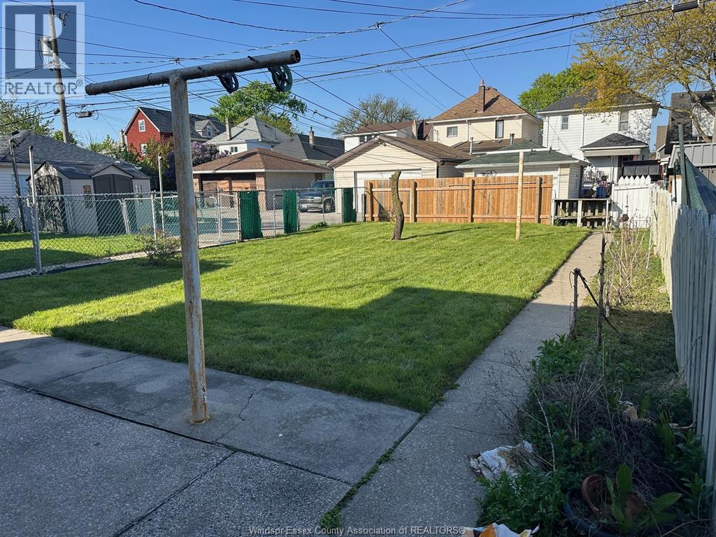 953 Gladstone, Windsor, Ontario  N9A 2R5 - Photo 2 - 26002555