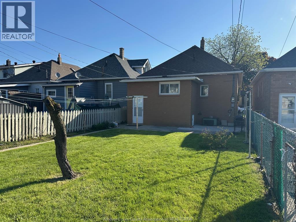 953 Gladstone, Windsor, Ontario  N9A 2R5 - Photo 4 - 26002555