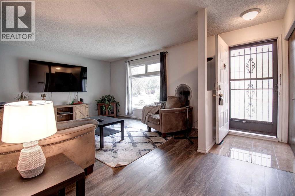 95 Falton Way Ne, Calgary, Alberta  T3J 1J5 - Photo 4 - A2281278
