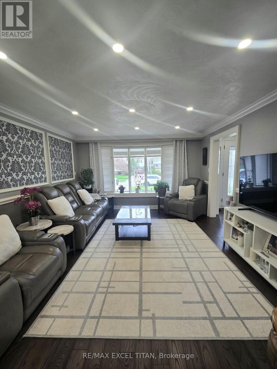 21 Dukinfield Crescent, Toronto, Ontario  M3A 2R9 - Photo 2 - C13076978