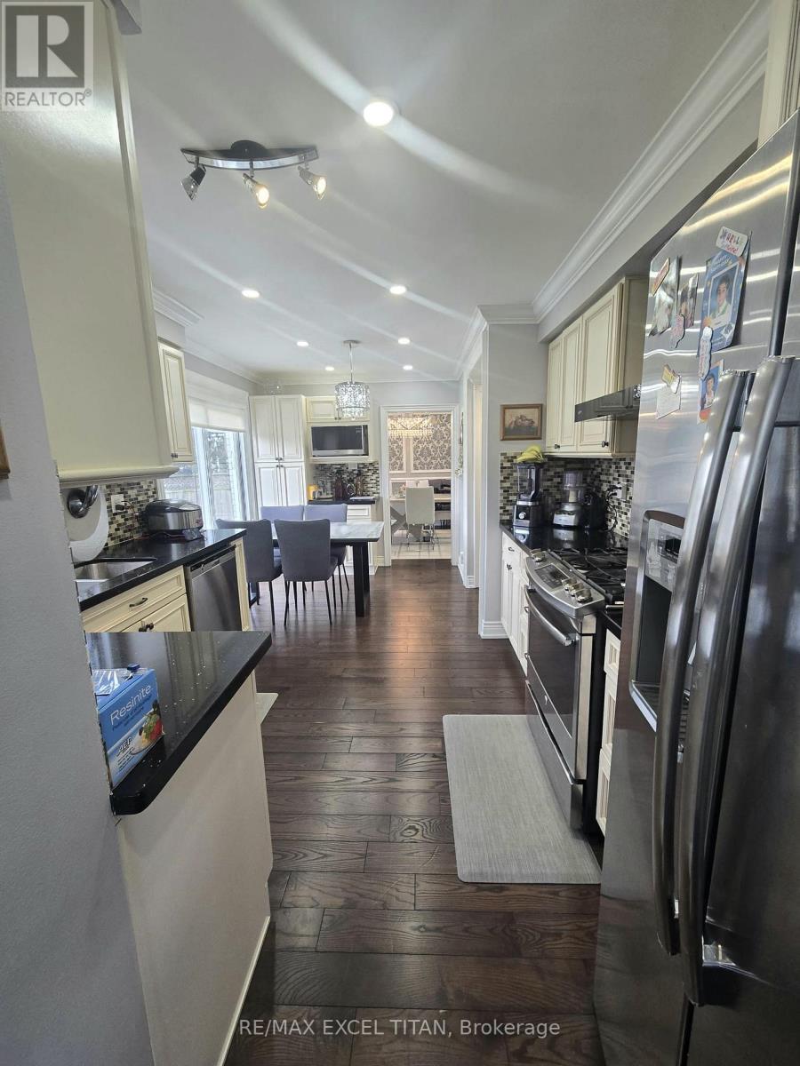 21 Dukinfield Crescent, Toronto, Ontario  M3A 2R9 - Photo 4 - C13076978
