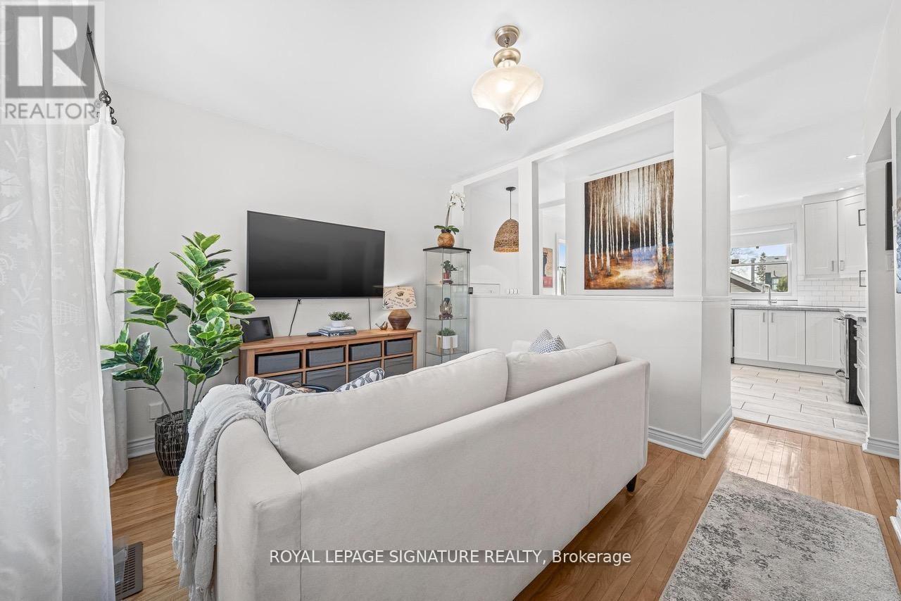 8 Wolcott Avenue, Toronto, Ontario  M1L 4K1 - Photo 3 - E13077040