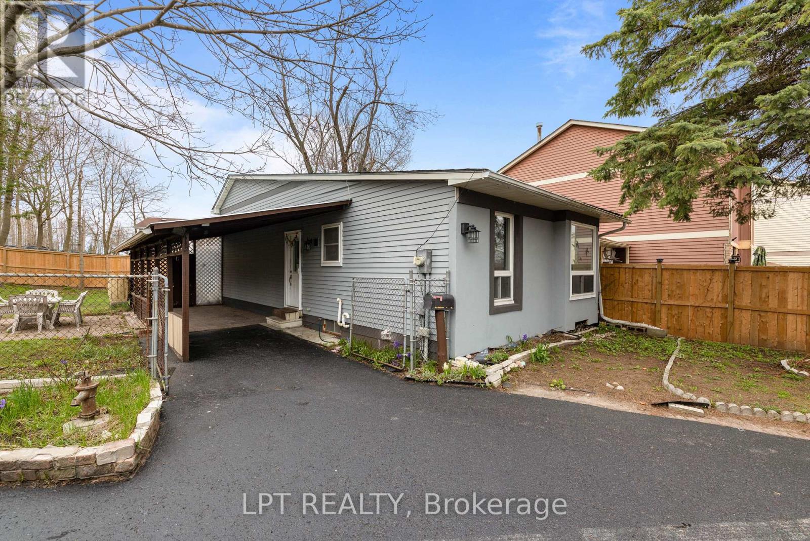 55h Chaucer Crescent, Barrie (Sunnidale), Ontario  L4N 4T8 - Photo 4 - S13076954