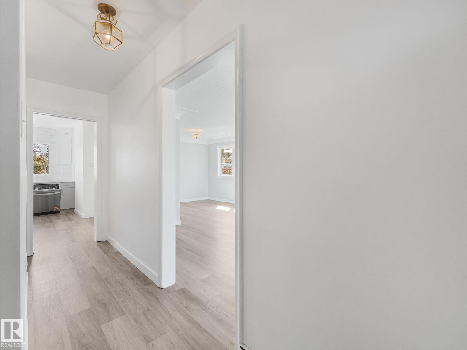 11523 136 St NW, Edmonton, Alberta  T5M 1M4 - Photo 4 - E4485563