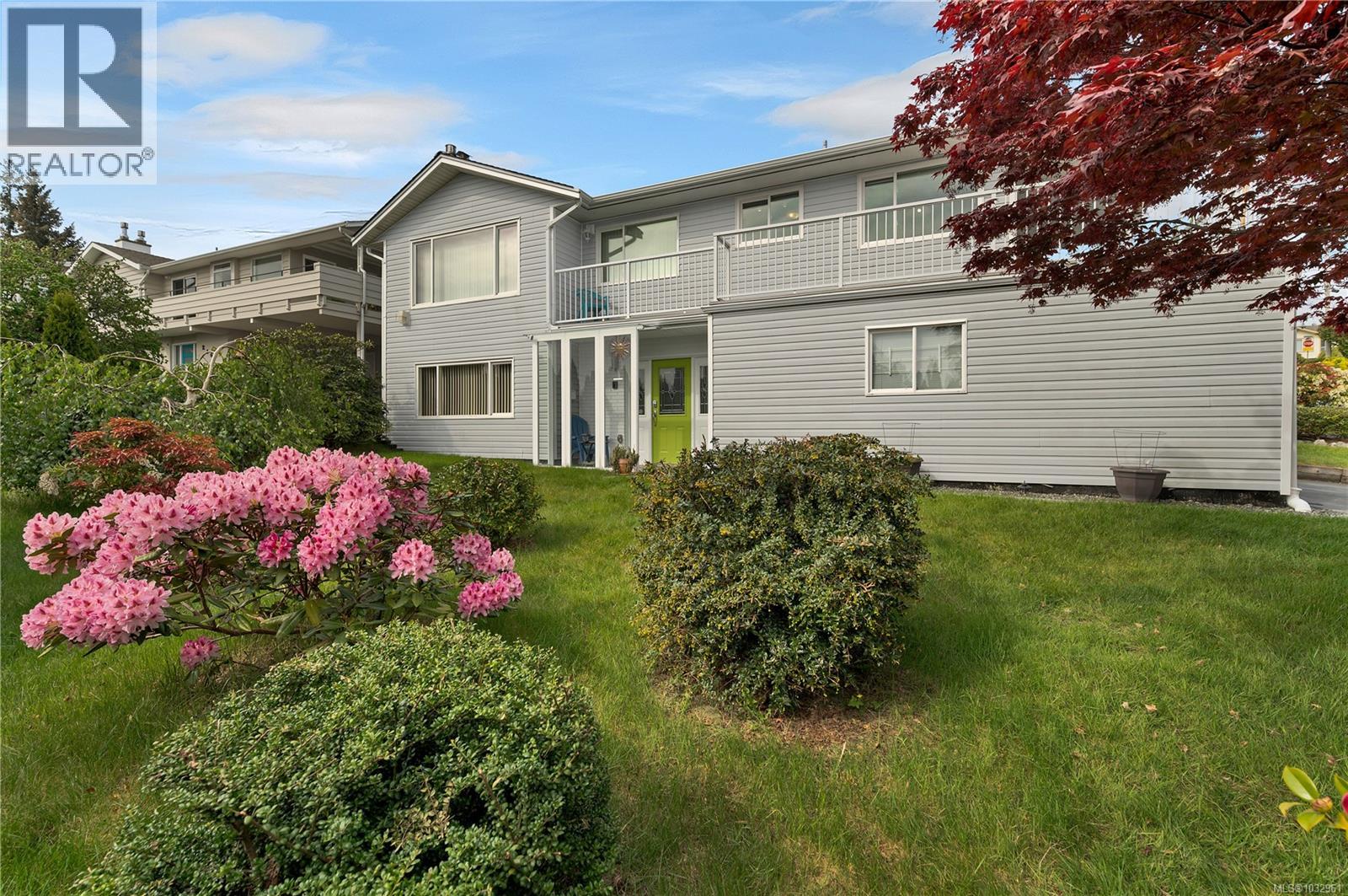 208 Alder St S, Campbell River, British Columbia