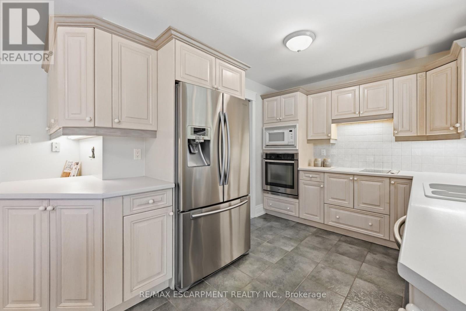 248 Applevale Court, Burlington, Ontario  L7L 2B9 - Photo 13 - W13076994