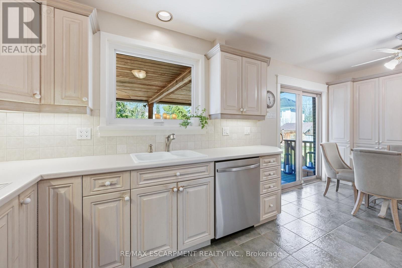 248 Applevale Court, Burlington, Ontario  L7L 2B9 - Photo 14 - W13076994