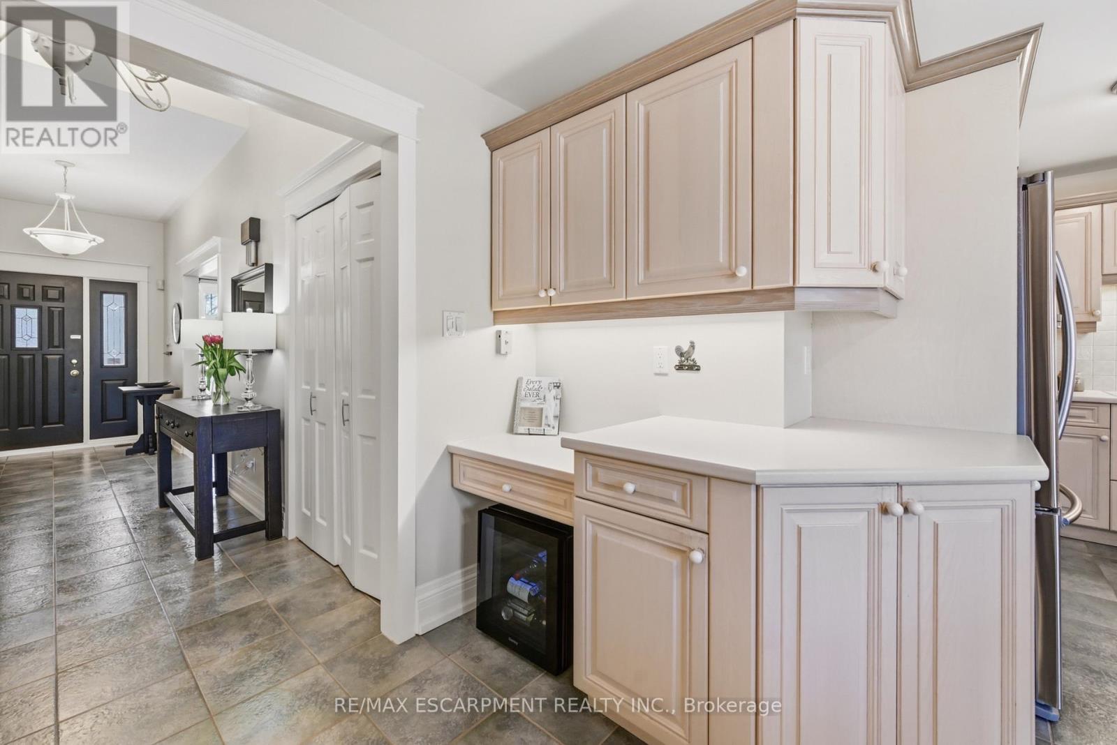 248 Applevale Court, Burlington, Ontario  L7L 2B9 - Photo 17 - W13076994