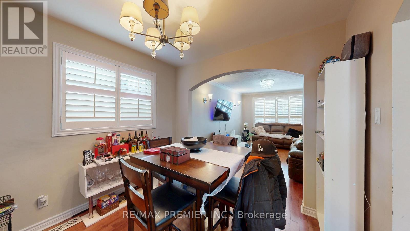 52 Montcalm Avenue, Toronto, Ontario  M6E 4N7 - Photo 12 - W13077014