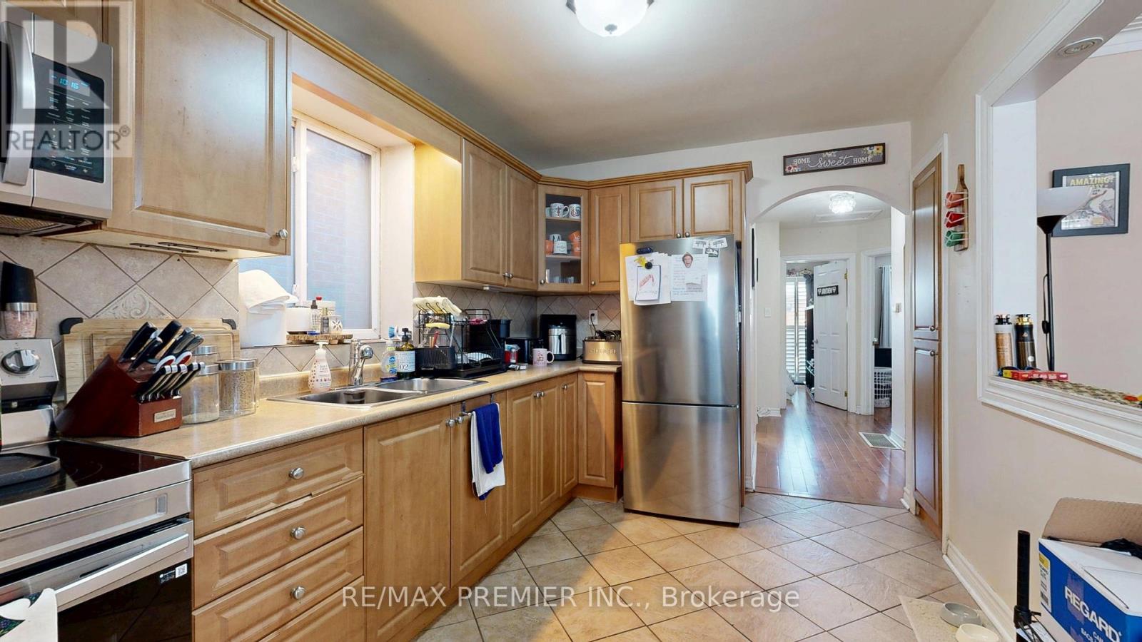 52 Montcalm Avenue, Toronto, Ontario  M6E 4N7 - Photo 14 - W13077014