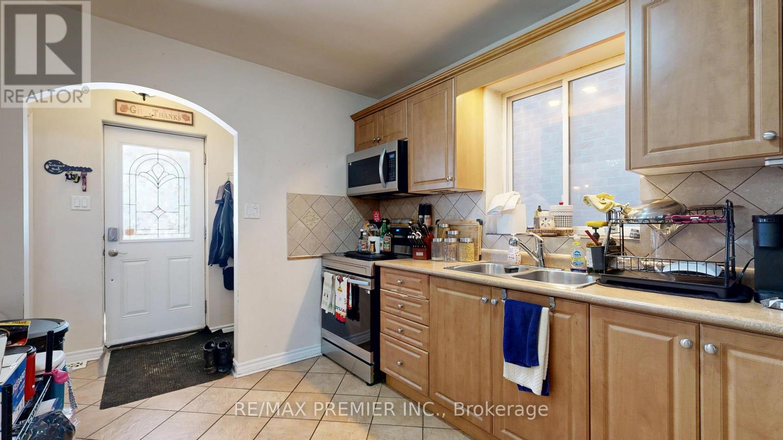 52 Montcalm Avenue, Toronto, Ontario  M6E 4N7 - Photo 15 - W13077014