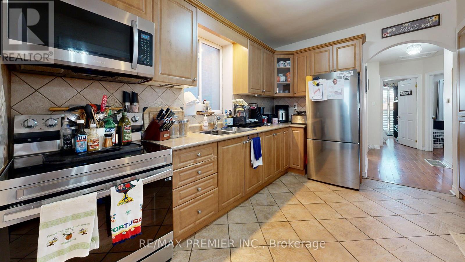 52 Montcalm Avenue, Toronto, Ontario  M6E 4N7 - Photo 16 - W13077014