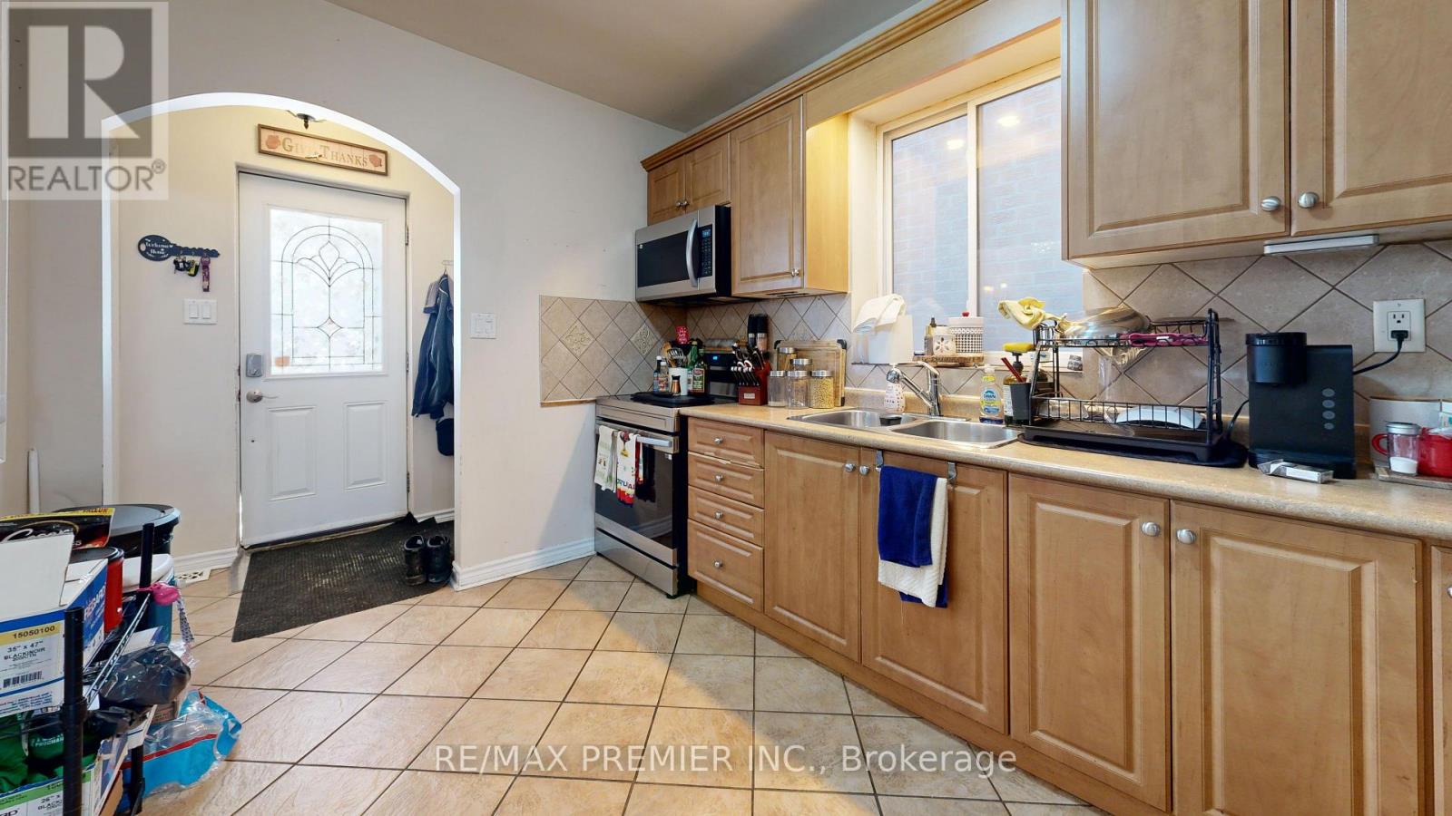 52 Montcalm Avenue, Toronto, Ontario  M6E 4N7 - Photo 18 - W13077014