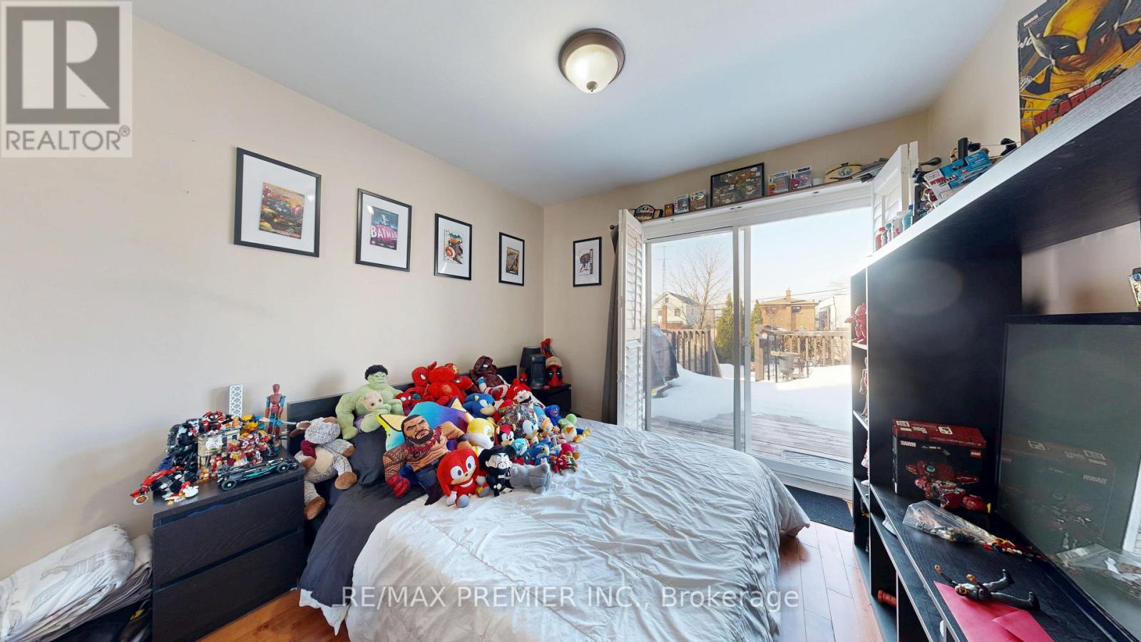 52 Montcalm Avenue, Toronto, Ontario  M6E 4N7 - Photo 22 - W13077014