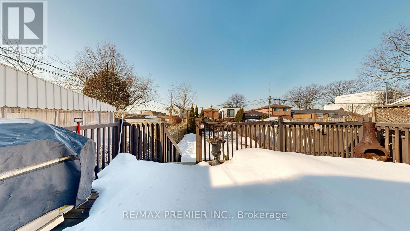 52 Montcalm Avenue, Toronto, Ontario  M6E 4N7 - Photo 34 - W13077014