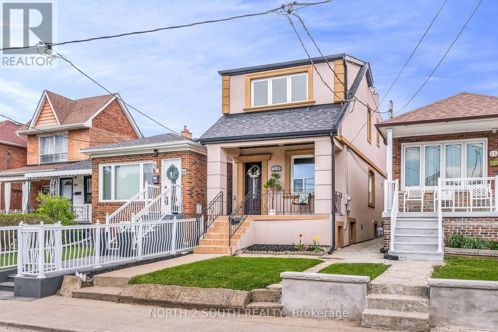 28 TEIGNMOUTH AVENUE, Toronto, Ontario