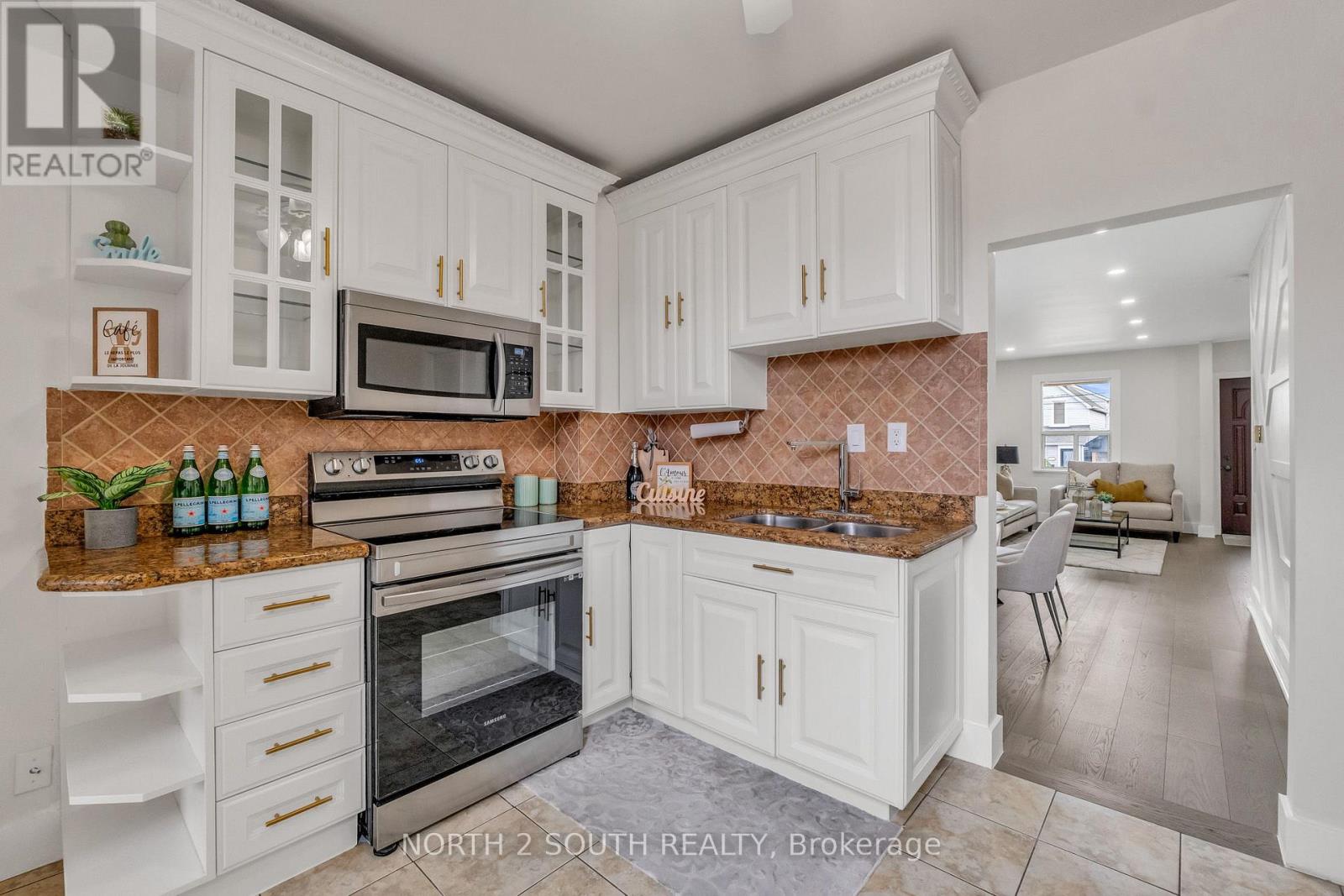 28 Teignmouth Avenue, Toronto, Ontario  M6E 1S7 - Photo 10 - W13077016