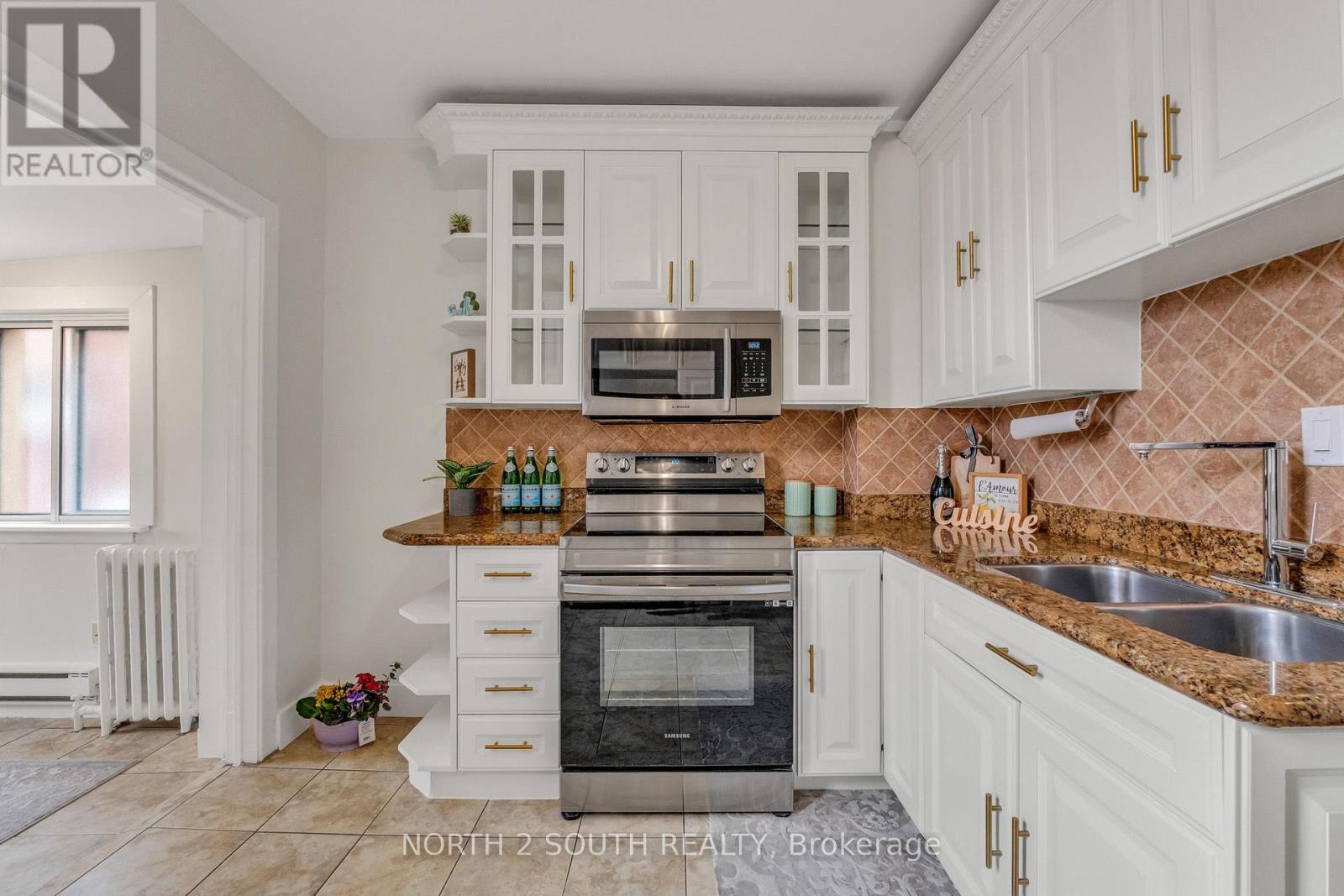 28 Teignmouth Avenue, Toronto, Ontario  M6E 1S7 - Photo 11 - W13077016