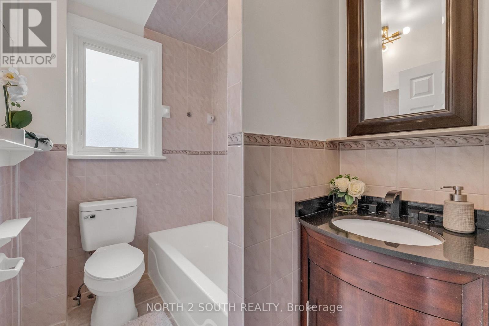 28 Teignmouth Avenue, Toronto, Ontario  M6E 1S7 - Photo 21 - W13077016