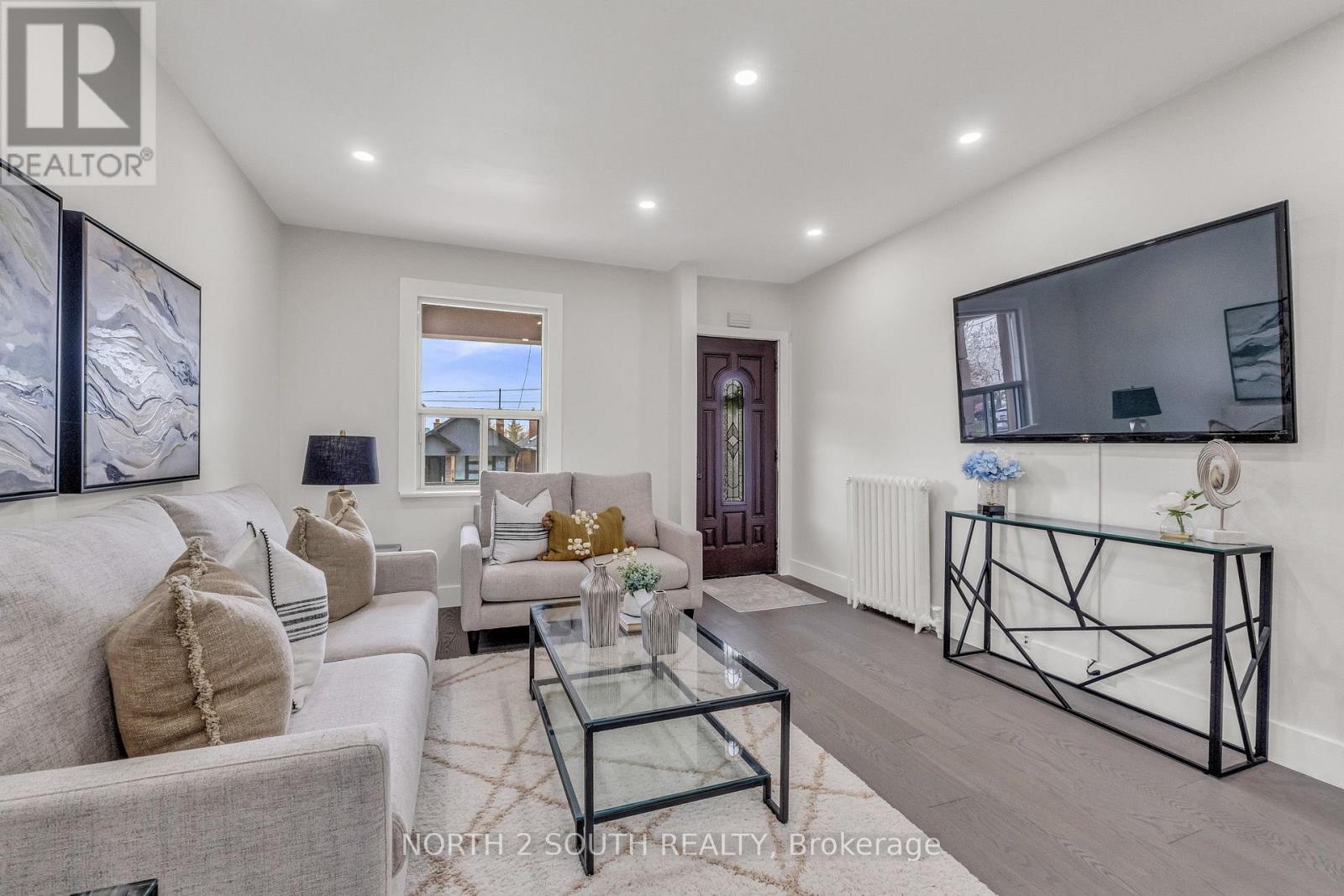 28 Teignmouth Avenue, Toronto, Ontario  M6E 1S7 - Photo 7 - W13077016