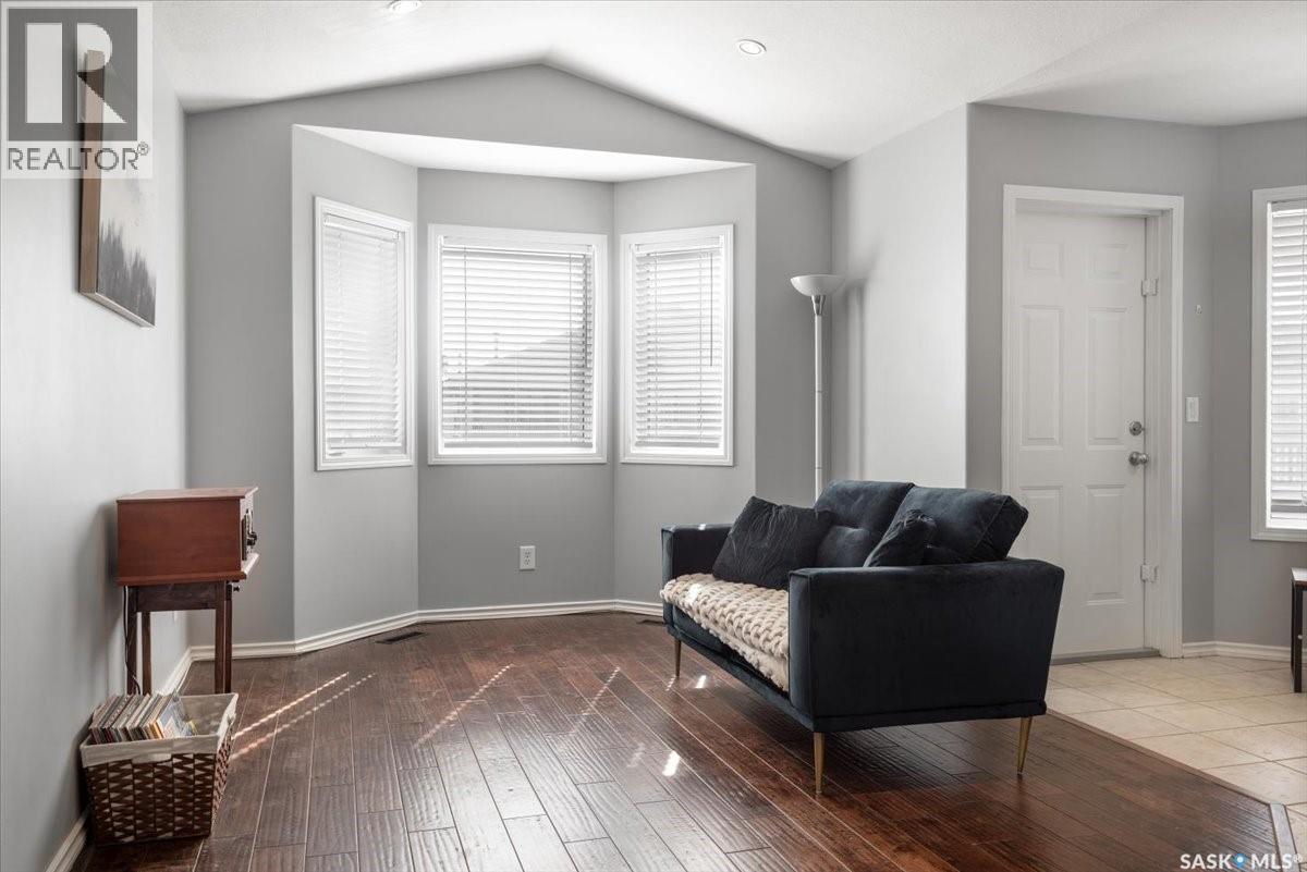4044 Buckingham Drive E, Regina, Saskatchewan  S4V 3A9 - Photo 3 - SK034631