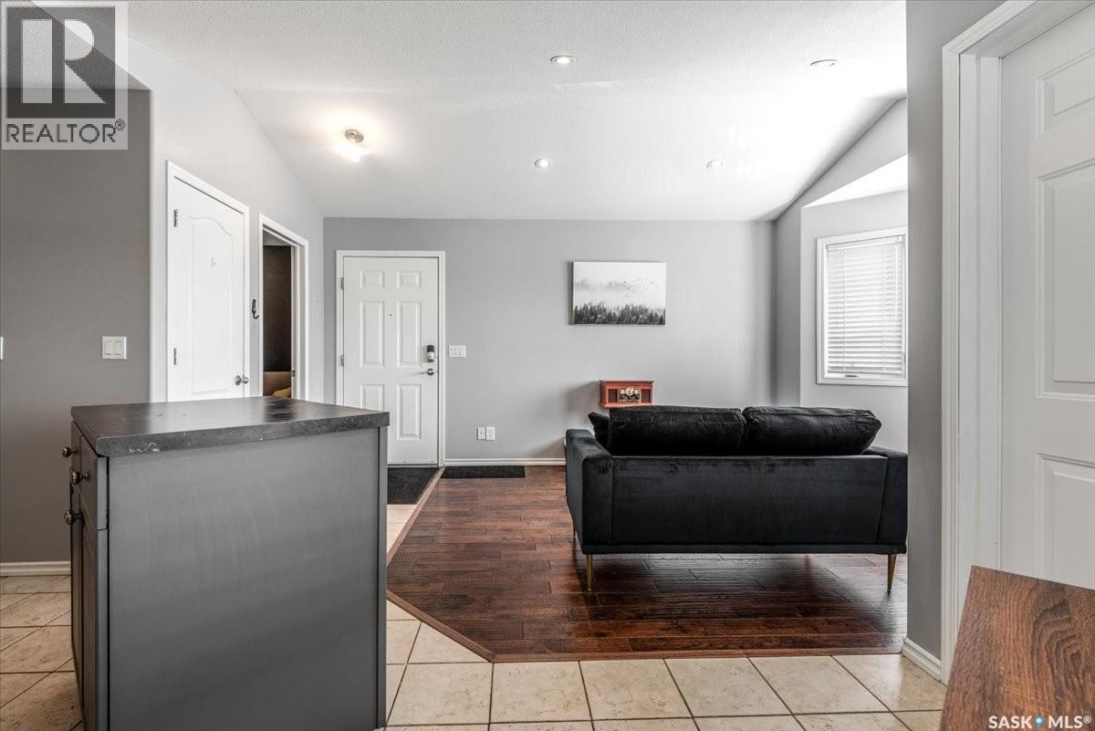 4044 Buckingham Drive E, Regina, Saskatchewan  S4V 3A9 - Photo 6 - SK034631