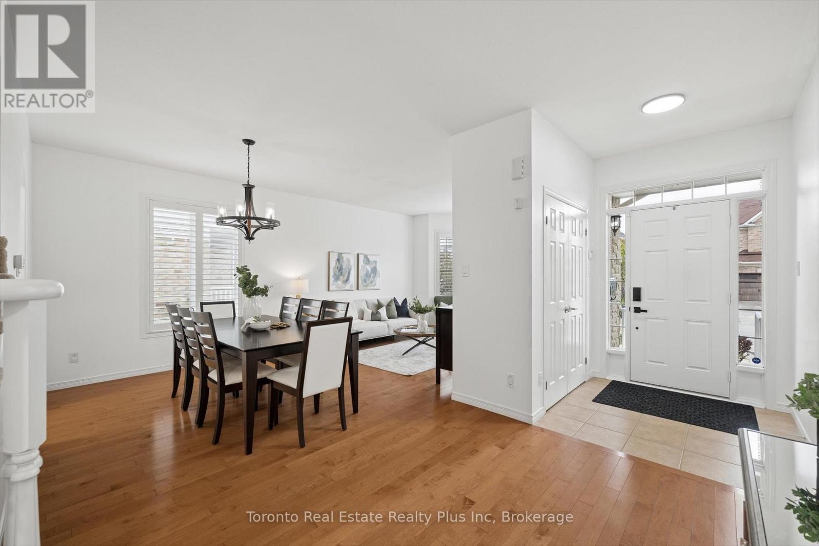 14 Mossgrove Drive, Kitchener, Ontario  N2P 2Y8 - Photo 4 - X13077064