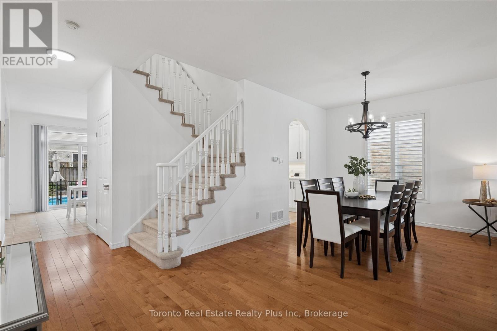 14 Mossgrove Drive, Kitchener, Ontario  N2P 2Y8 - Photo 5 - X13077064