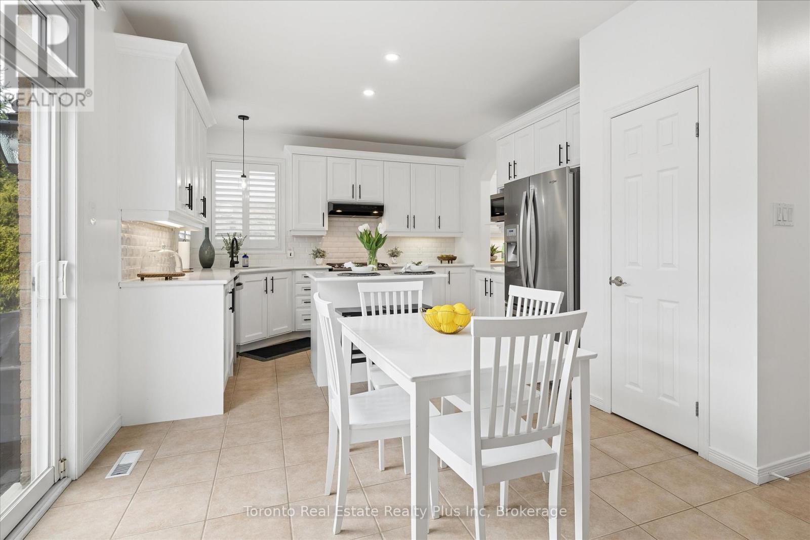 14 Mossgrove Drive, Kitchener, Ontario  N2P 2Y8 - Photo 9 - X13077064