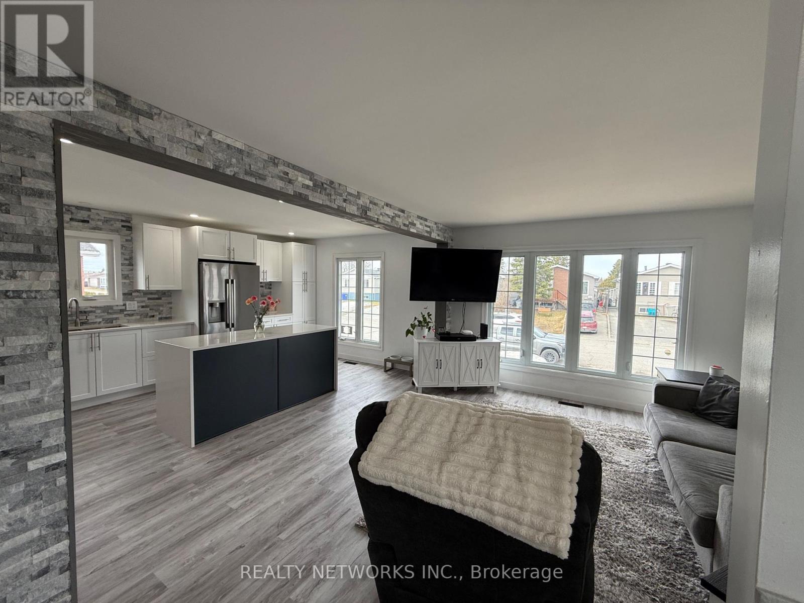 162 Timcor Crescent, Timmins, Ontario  P4R 1C7 - Photo 3 - T13077396