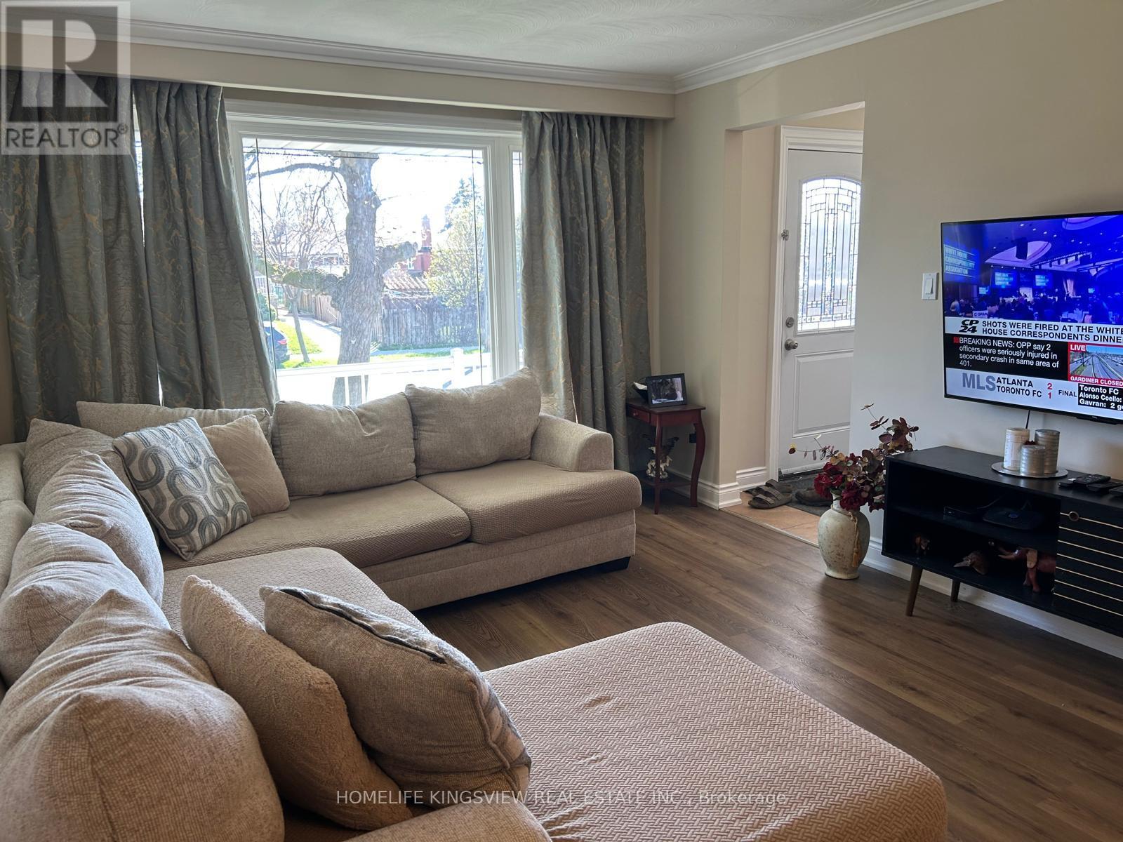 46 Clayhall Crescent, Toronto, Ontario  M3J 1W6 - Photo 2 - W13068646