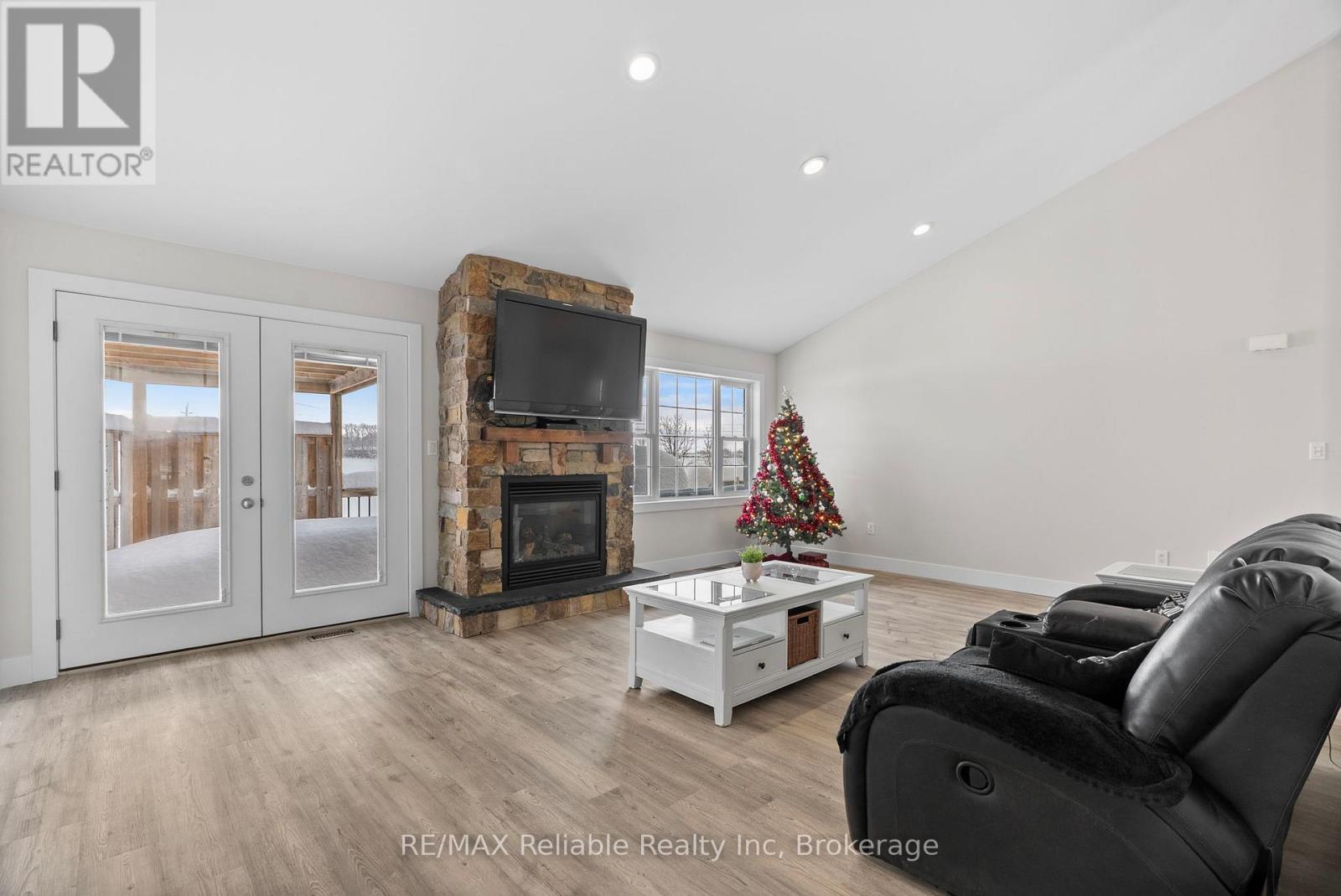 61 Wilson Street, Huron East, Ontario  N0K 1W0 - Photo 11 - X12631018