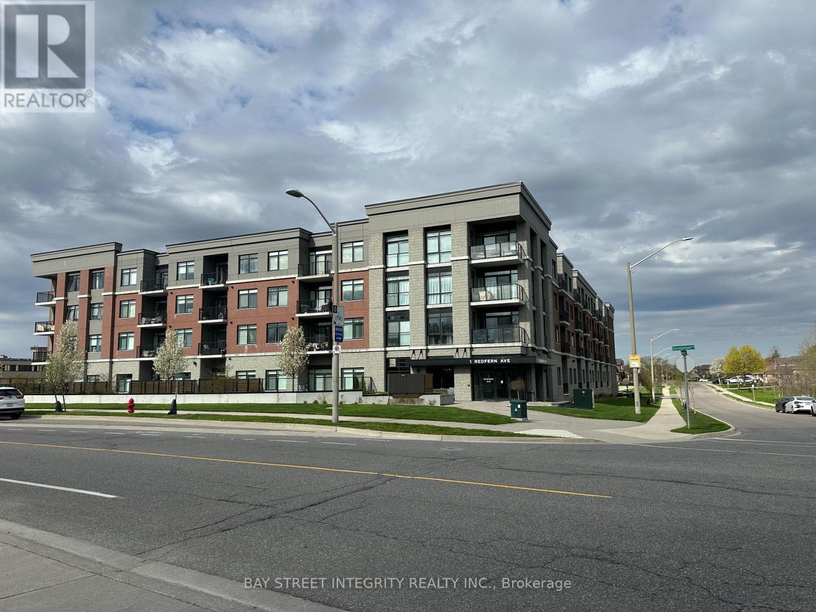 202 - 1 REDFERN AVENUE, Hamilton, Ontario