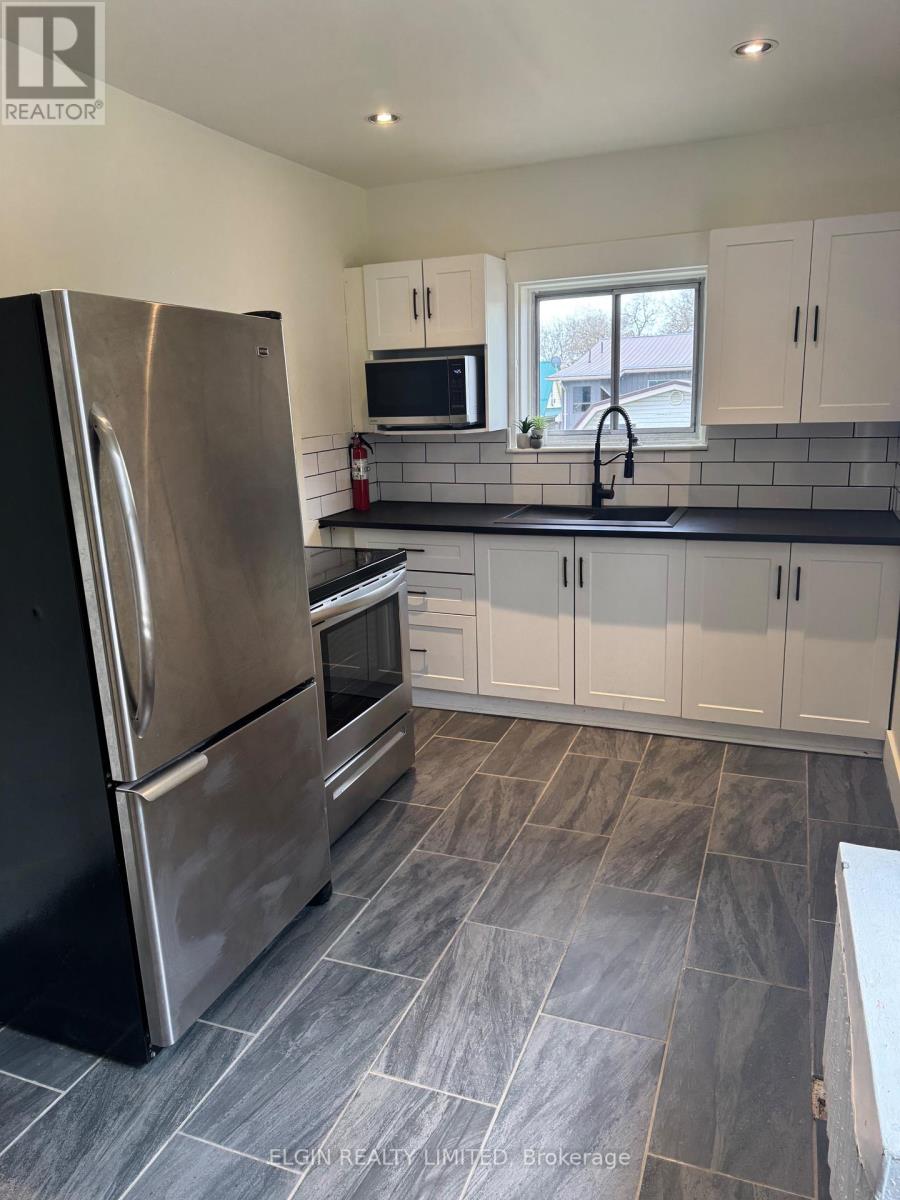 Upper - 11 Forest Avenue, St. Thomas, Ontario  N5R 2J1 - Photo 6 - X13077062