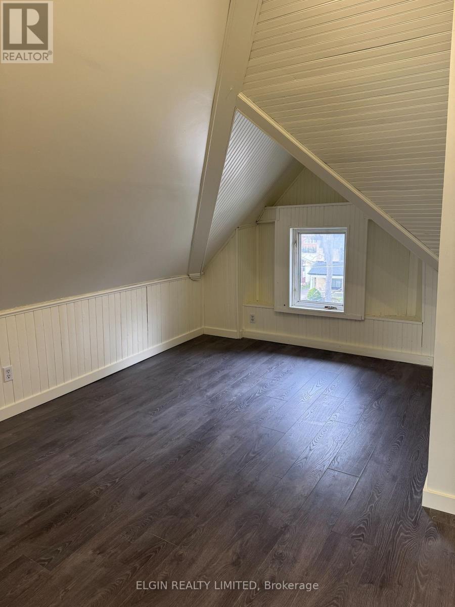 Upper - 11 Forest Avenue, St. Thomas, Ontario  N5R 2J1 - Photo 17 - X13077062