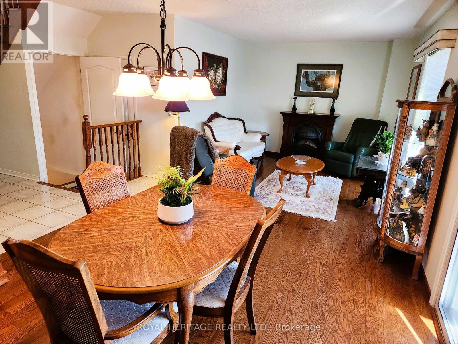 127 Knapton Drive, Newmarket, Ontario  L3X 3B3 - Photo 4 - N13077408