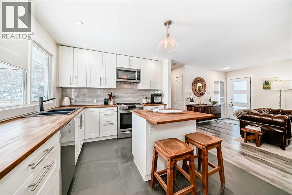 3304 46 Street SW, Calgary, Alberta  T3E 3W8 - Photo 5 - A2301425