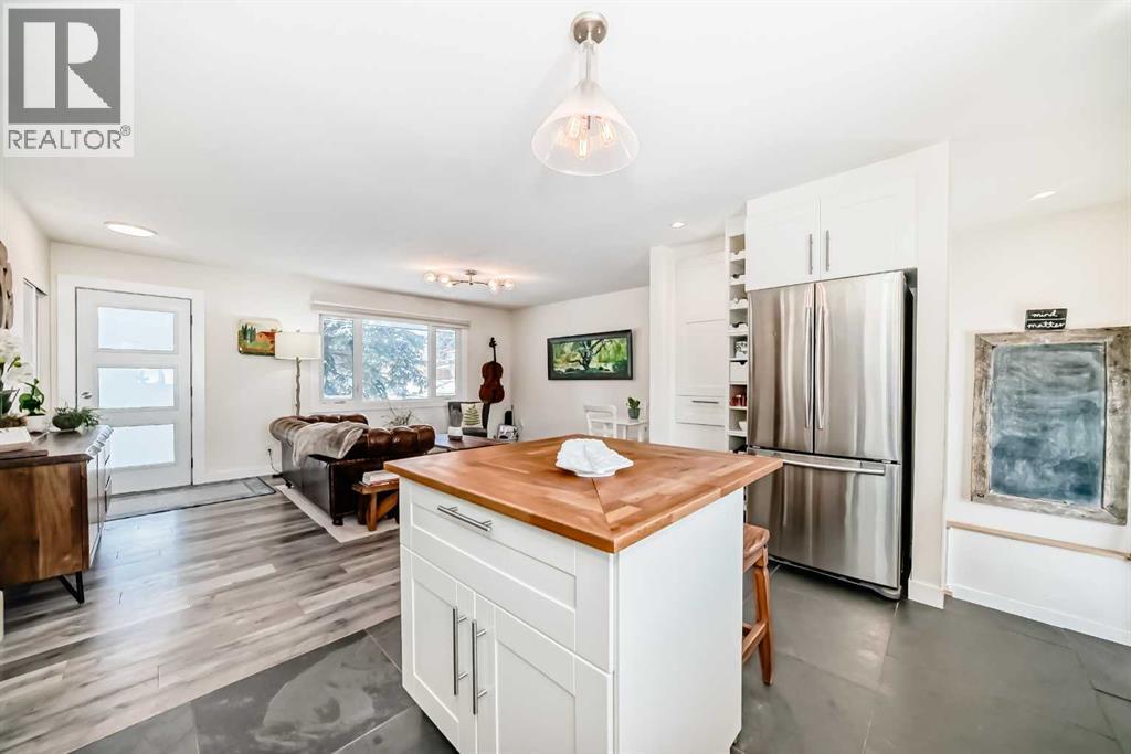 3304 46 Street SW, Calgary, Alberta  T3E 3W8 - Photo 6 - A2301425