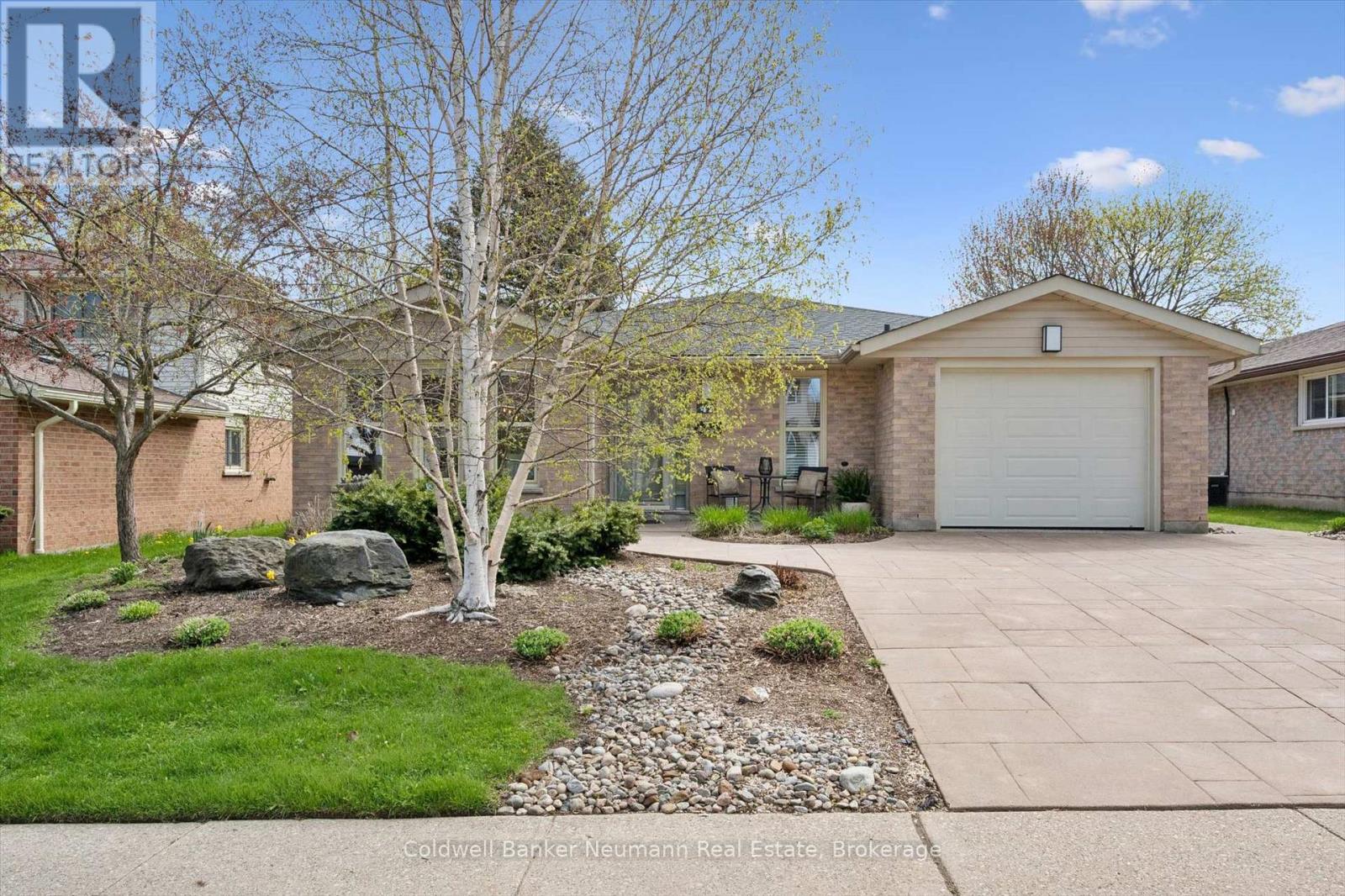 47 Springdale Boulevard, Guelph, Ontario  N1H 7S9 - Photo 2 - X13077134