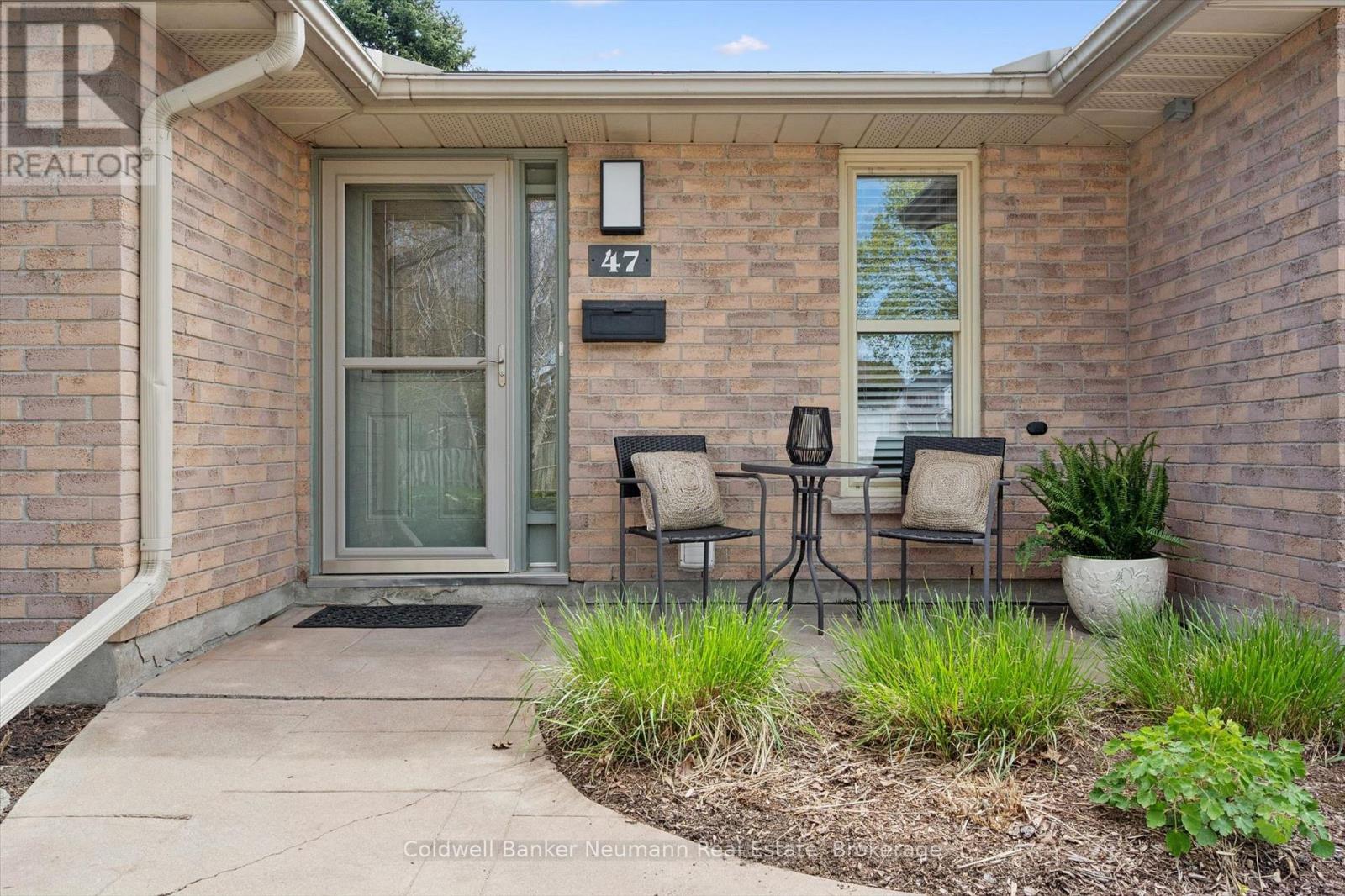 47 Springdale Boulevard, Guelph, Ontario  N1H 7S9 - Photo 3 - X13077134