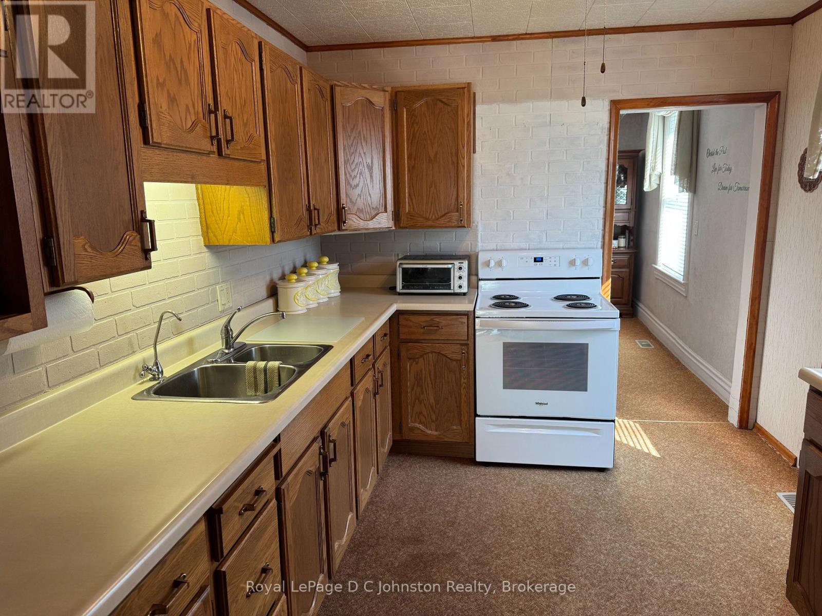 21 Victoria Street S, Saugeen Shores, Ontario  N0H 2L0 - Photo 3 - X13077162
