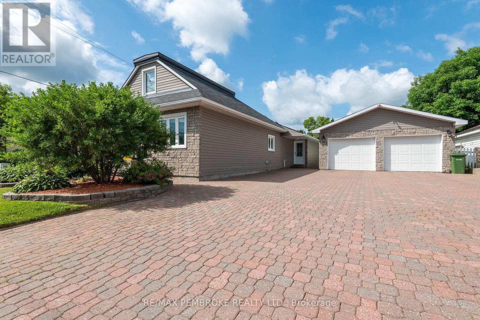 560 Boundary Road E, Laurentian Valley, Ontario  K8A 6M3 - Photo 3 - X13077108