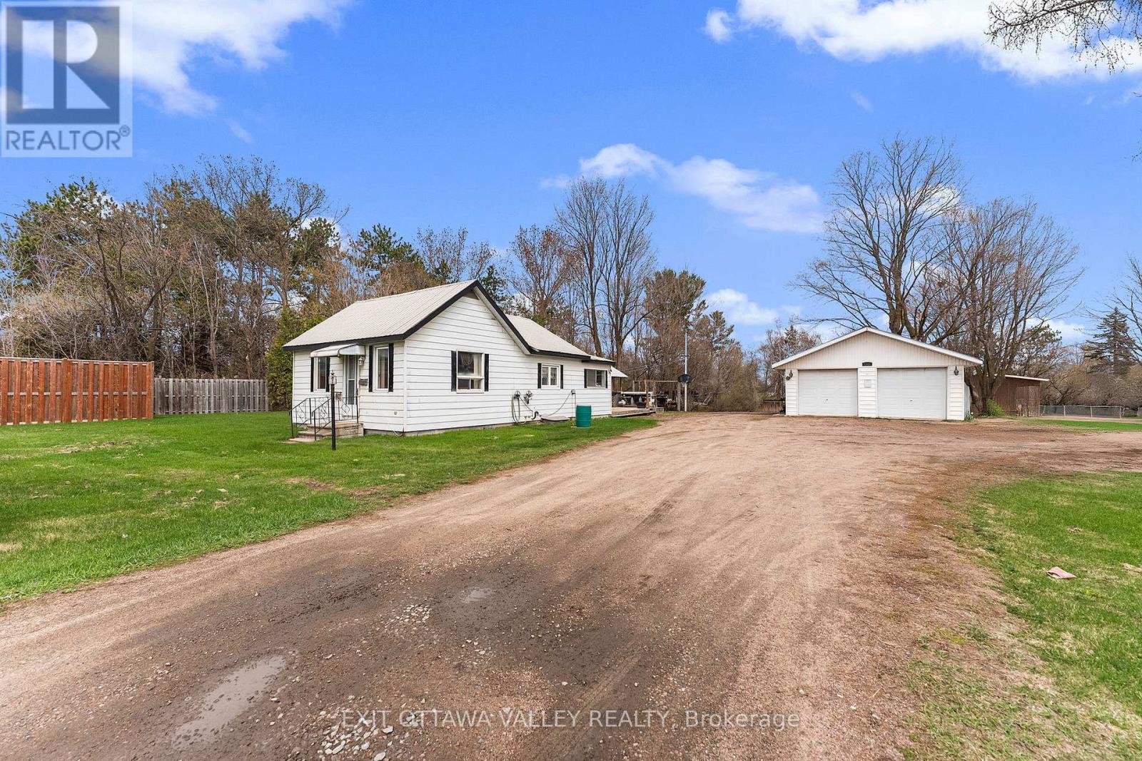 1165 Pembroke Street E, Laurentian Valley, Ontario  K8A 7R4 - Photo 12 - X13077328